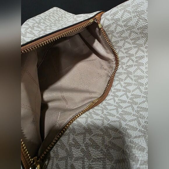 Michael Kors Valerie Medium Backpack Vanilla MK Signature 12x9 - Picture 14 of 15